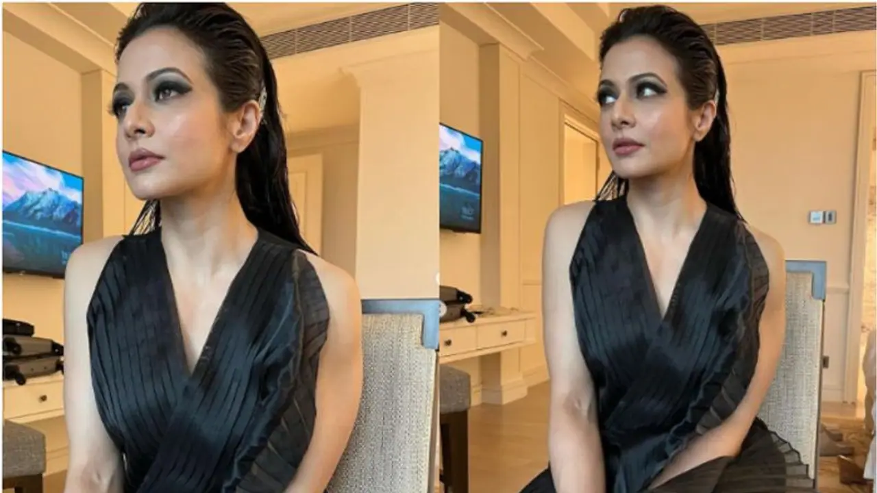 লো নেক গাউনে বোল্ড অবতারে কোয়েল, টলি ডিভার হট লুকে উষ্ণতার পারদ তুঙ্গে লো নেক গাউনে বোল্ড অবতারে কোয়েল, টলি ডিভার হট লুকে উষ্ণতার পারদ তুঙ্গে