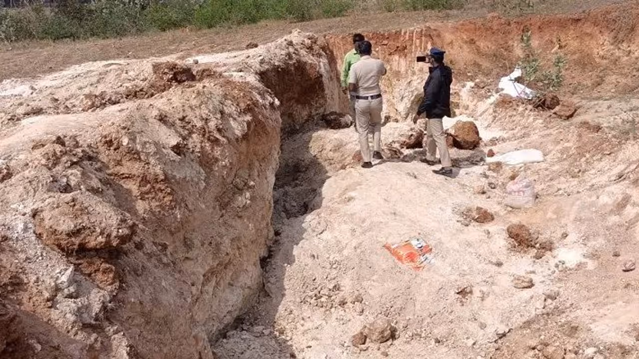 அட கடவுளே..விபரீத ஆசை.. கோலமாவு தயாரிக்க கல் எடுக்க சென்றபோது பரிதாபம்.. 2 பெண்கள் உயிரிழப்பு.. அட கடவுளே..விபரீத ஆசை.. கோலமாவு தயாரிக்க கல் எடுக்க சென்றபோது பரிதாபம்.. 2 பெண்கள் உயிரிழப்பு..