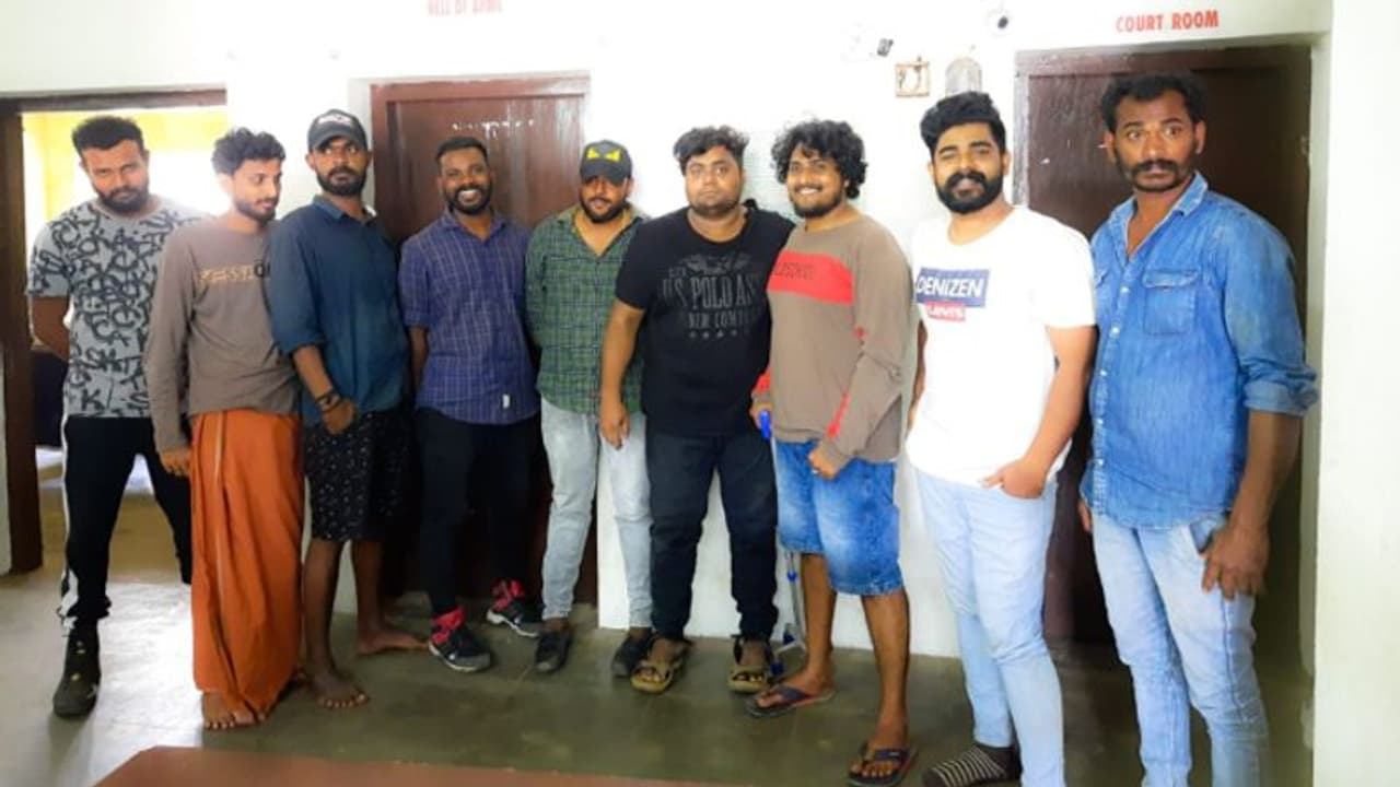 പണി ക്വട്ടേഷൻ; ഒൻപതംഗ ഗുണ്ടാ സംഘത്തെ പൊലീസ് അറസ്റ്റ് ചെയ്തു പണി ക്വട്ടേഷൻ; ഒൻപതംഗ ഗുണ്ടാ സംഘത്തെ പൊലീസ് അറസ്റ്റ് ചെയ്തു