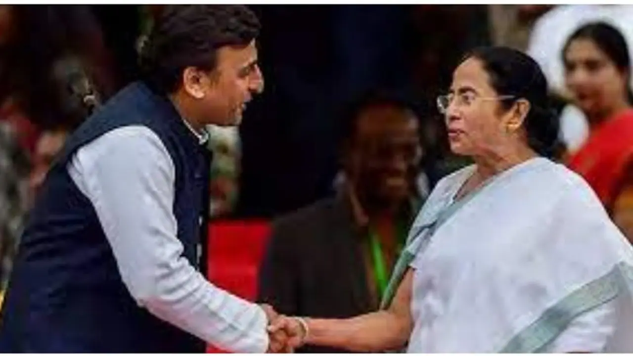 மேற்கு வங்கம் போல உ.பி.யிலும் செஞ்சிடுவோம்.! அகிலேஷ் யாதவுக்கு ஆதரவாக களத்தில் குதிக்கும் மம்தா பானர்ஜி! மேற்கு வங்கம் போல உ.பி.யிலும் செஞ்சிடுவோம்.! அகிலேஷ் யாதவுக்கு ஆதரவாக களத்தில் குதிக்கும் மம்தா பானர்ஜி!