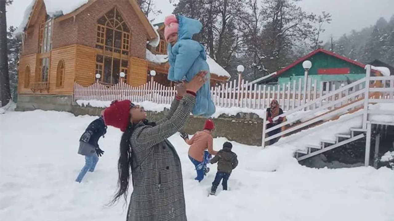 Weather Report: তুষারপাতের পূর্বাভাস পাহাড়ে, রাত পেরোলেই বৃষ্টি কলকাতা ও দক্ষিণবঙ্গে Weather Report: তুষারপাতের পূর্বাভাস পাহাড়ে, রাত পেরোলেই বৃষ্টি কলকাতা ও দক্ষিণবঙ্গে