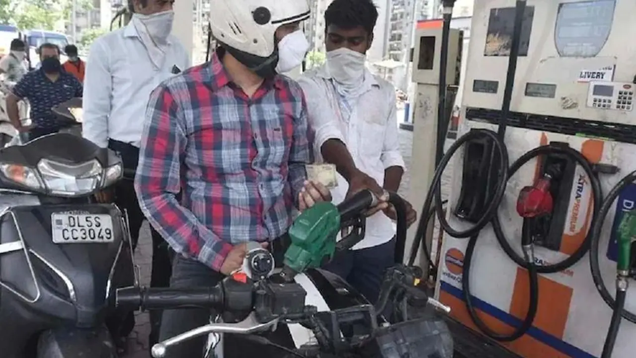Petrol, Diesel Price: கிடுகிடுவென உயரும் பெட்ரோல், டீசல் விலை.. அதிர்ச்சியில் வாகன ஓட்டிகள்..!