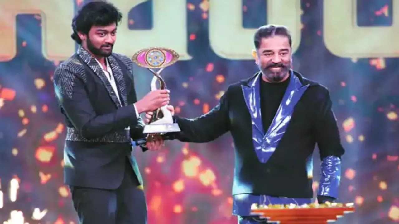 BiggBoss Raju : பிக்பாஸ் டைட்டில் மட்டும் தான் கொடுத்தாங்க... இன்னும் ரூ.50 லட்சம் தரல ஓப்பனாக சொன்ன ராஜு BiggBoss Raju : பிக்பாஸ் டைட்டில் மட்டும் தான் கொடுத்தாங்க... இன்னும் ரூ.50 லட்சம் தரல ஓப்பனாக சொன்ன ராஜு