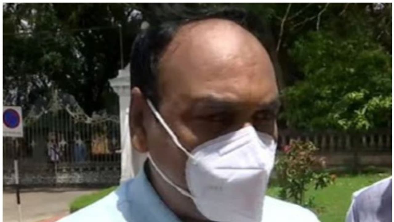 Airport Rape Case: എയർപോർട്ട് പീഡന കേസ്; മധുസൂദന റാവു തുമ്പ പൊലീസ് സ്റ്റേഷനിൽ ഹാജരായി Airport Rape Case: എയർപോർട്ട് പീഡന കേസ്; മധുസൂദന റാവു തുമ്പ പൊലീസ് സ്റ്റേഷനിൽ ഹാജരായി