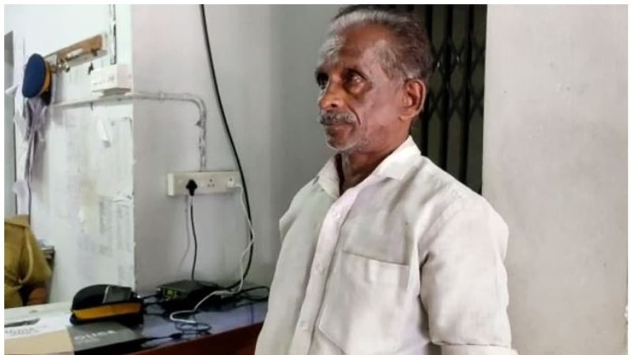 Kerala Police : വാഹനപരിശോധനക്കിടെ എസ്ഐക്ക് നേരെ മദ്യപന്റെ ആക്രമണം Kerala Police : വാഹനപരിശോധനക്കിടെ എസ്ഐക്ക് നേരെ മദ്യപന്റെ ആക്രമണം