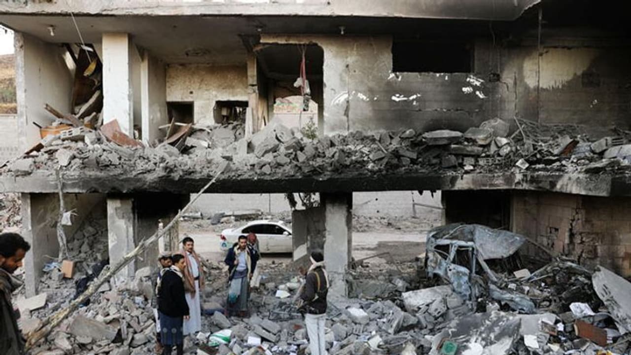 UAE के खिलाफ ड्रोन से हमला करने वाले हूती विद्रोहियों को फिर से आतंकवादियों की लिस्ट में डाल सकता है अमेरिका UAE के खिलाफ ड्रोन से हमला करने वाले हूती विद्रोहियों को फिर से आतंकवादियों की लिस्ट में डाल सकता है अमेरिका