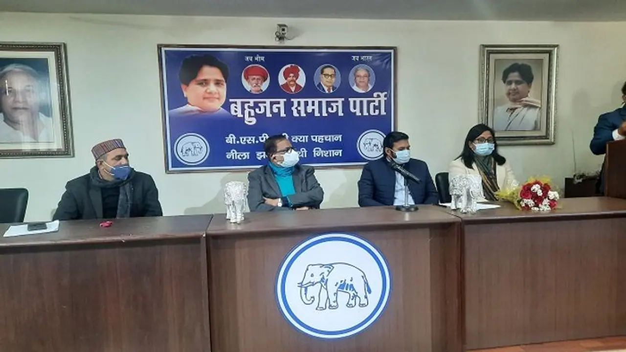 निर्भया केस की वकील सीमा कुशवाहा बसपा में हुईं शामिल, सतीश चंद्र मिश्रा ने दिलाई सदस्यता निर्भया केस की वकील सीमा कुशवाहा बसपा में हुईं शामिल, सतीश चंद्र मिश्रा ने दिलाई सदस्यता