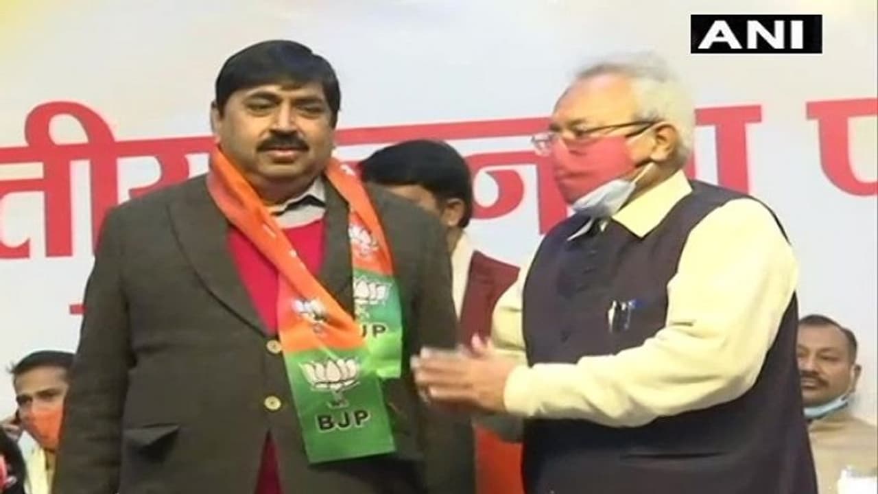 बीजेपी में शामिल हुए मुलायम के साढ़ूं प्रमोद गुप्ता, अखिलेश पर लगाया था गंभीर आरोप बीजेपी में शामिल हुए मुलायम के साढ़ूं प्रमोद गुप्ता, अखिलेश पर लगाया था गंभीर आरोप