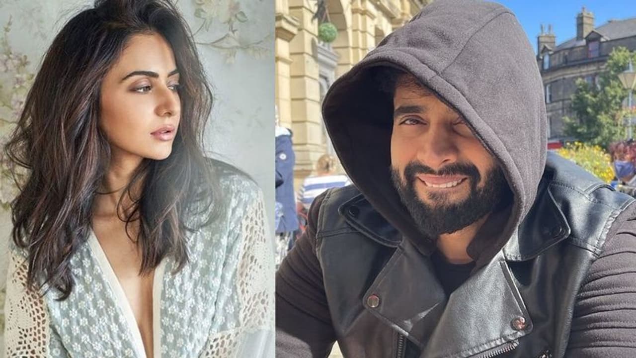 Rakul Preeth: వ్యక్తిగత జీవితాల్లోకి తొంగి చూడొద్దు లైఫ్ లో రిలేషన్స్ కామన్... ప్రేమపై రకుల్ ఓపెన్ కామెంట్స్! Rakul Preeth: వ్యక్తిగత జీవితాల్లోకి తొంగి చూడొద్దు లైఫ్ లో రిలేషన్స్ కామన్... ప్రేమపై రకుల్ ఓపెన్ కామెంట్స్!