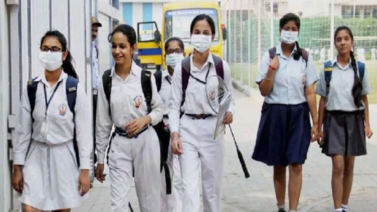 कोरोना का कहर थमा नहीं: लेकिन महाराष्ट्र में सोमवार से खुलेंगे सभी स्कूल..उद्धव ठाकरे सरकार का बड़ा फैसला