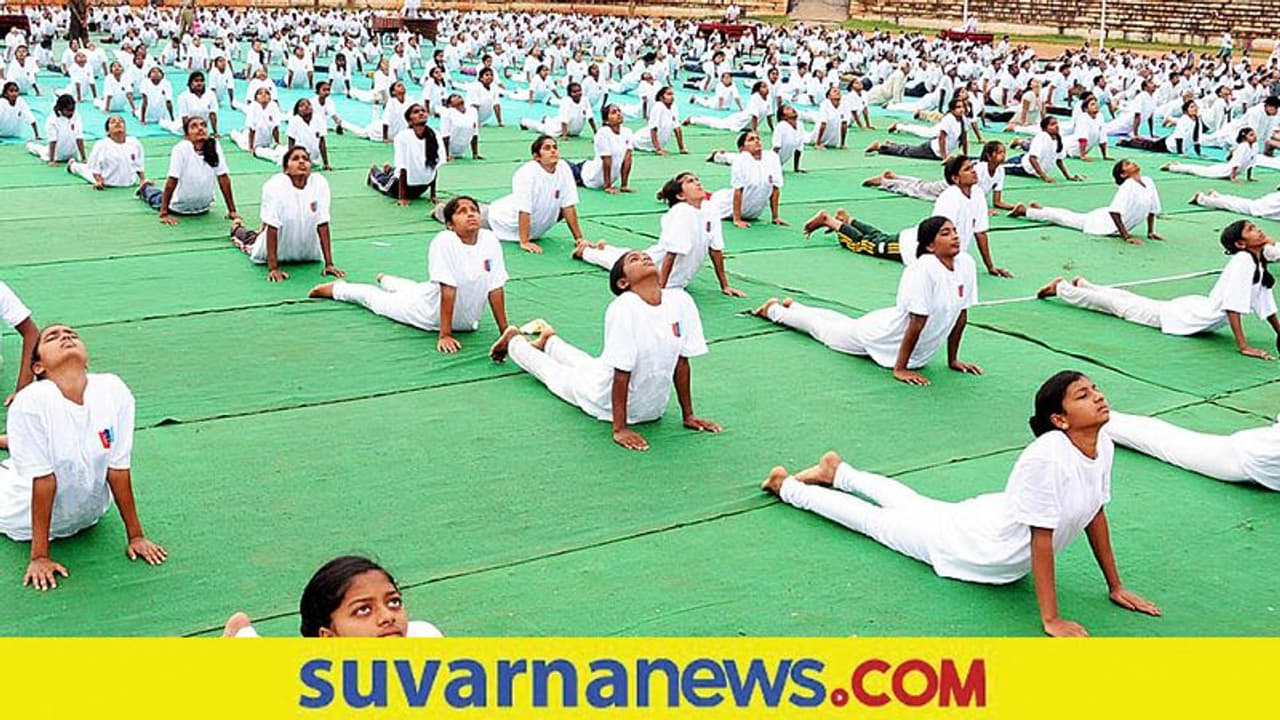 Surya Namaskara: ಗಣರಾಜ್ಯೋತ್ಸವಕ್ಕೆ ಶಿಕ್ಷಣ ಸಂಸ್ಥೆಗಳಲ್ಲಿ ಸೂರ್ಯ ನಮಸ್ಕಾರಕ್ಕೆ ಯುಜಿಸಿ ಸೂಚನೆ Surya Namaskara: ಗಣರಾಜ್ಯೋತ್ಸವಕ್ಕೆ ಶಿಕ್ಷಣ ಸಂಸ್ಥೆಗಳಲ್ಲಿ ಸೂರ್ಯ ನಮಸ್ಕಾರಕ್ಕೆ ಯುಜಿಸಿ ಸೂಚನೆ