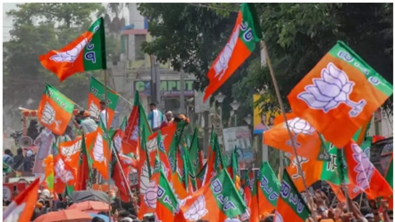 Goa Election : ബിജെപി ആദ്യഘട്ട സ്ഥാനാർഥി പട്ടിക പ്രഖ്യാപിച്ചു; മനോഹർ പരീക്കറിന്റെ മകന് സീറ്റില്ല Goa Election : ബിജെപി ആദ്യഘട്ട സ്ഥാനാർഥി പട്ടിക പ്രഖ്യാപിച്ചു; മനോഹർ പരീക്കറിന്റെ മകന് സീറ്റില്ല