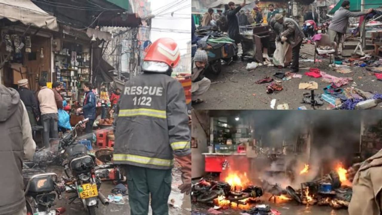 ലാഹോറില് വന് സ്ഫോടനം; 3 പേര് കൊല്ലപ്പെട്ടു, ഇരുപതിലധികം പേര്ക്ക് പരിക്ക് ലാഹോറില് വന് സ്ഫോടനം; 3 പേര് കൊല്ലപ്പെട്ടു, ഇരുപതിലധികം പേര്ക്ക് പരിക്ക്