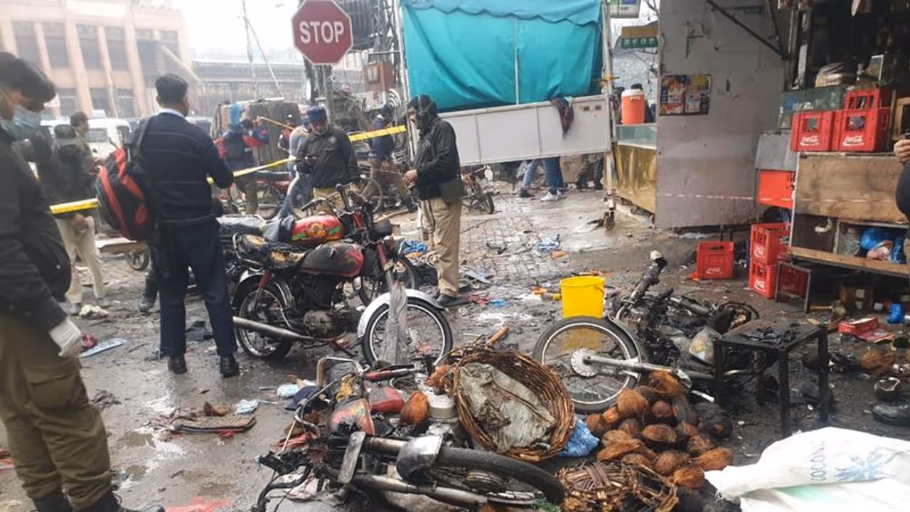 Pakistan blast: At least 3 killed, over 20 injured in Lahore's Anarkali area Pakistan blast: At least 3 killed, over 20 injured in Lahore's Anarkali area