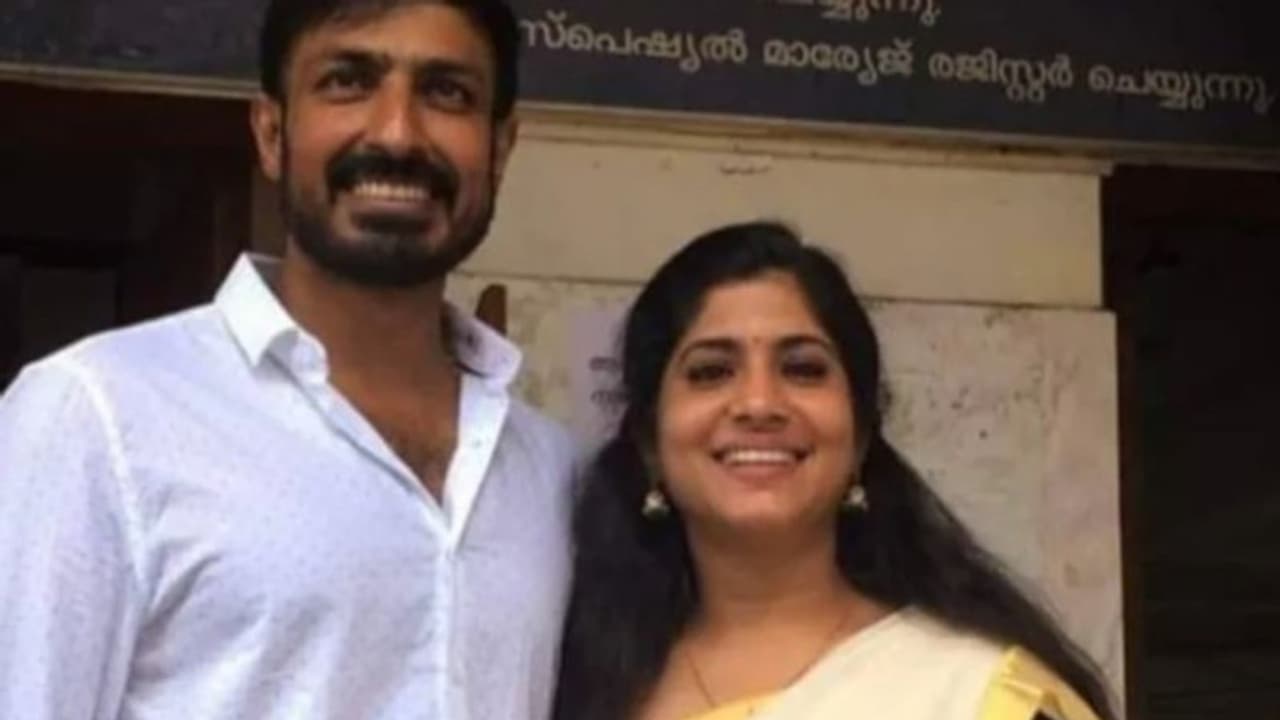 Harish Uthaman and Chinnu Kuruvila : ഹരീഷ് ഉത്തമനും ചിന്നു കുരുവിളയും വിവാഹിതരായി Harish Uthaman and Chinnu Kuruvila : ഹരീഷ് ഉത്തമനും ചിന്നു കുരുവിളയും വിവാഹിതരായി