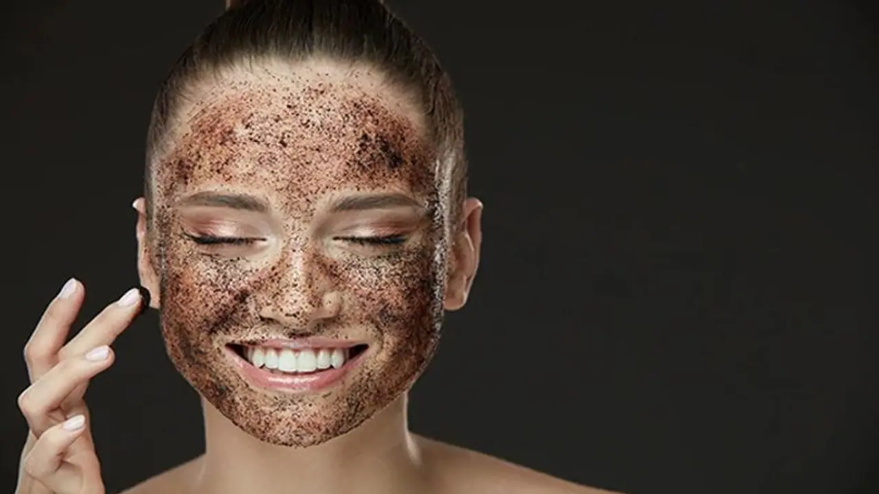 हफ्ते में एक दिन लगाएं कॉफी वाला फेसपैक, ग्लोइंग स्किन के साथ मिलेंगे ये 5 फायदें