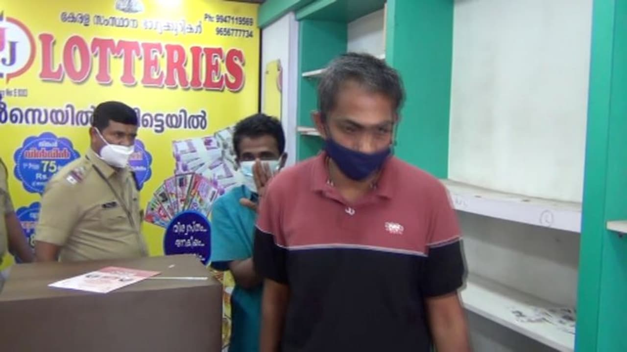 കോതമംഗലത്ത് ലോട്ടറിക്കട കുത്തിത്തുറന്ന് മോഷണം, പ്രതി പിടിയിൽ കോതമംഗലത്ത് ലോട്ടറിക്കട കുത്തിത്തുറന്ന് മോഷണം, പ്രതി പിടിയിൽ