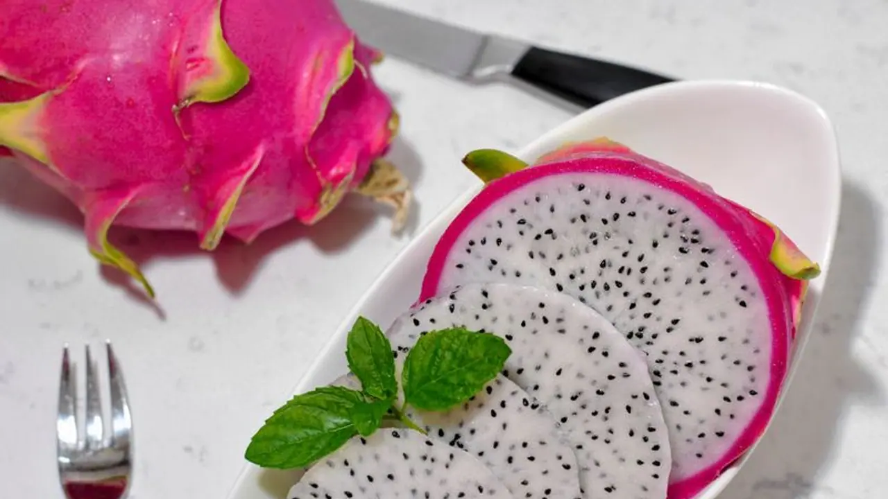 Business Idea চাকরির পাশাপাশি ব্যবসা করতে চাইছেন, তাহলে শুরু করুন ড্রাগন ফলের ব্যবসা, মাসে আয় করুন লাখ টাকা