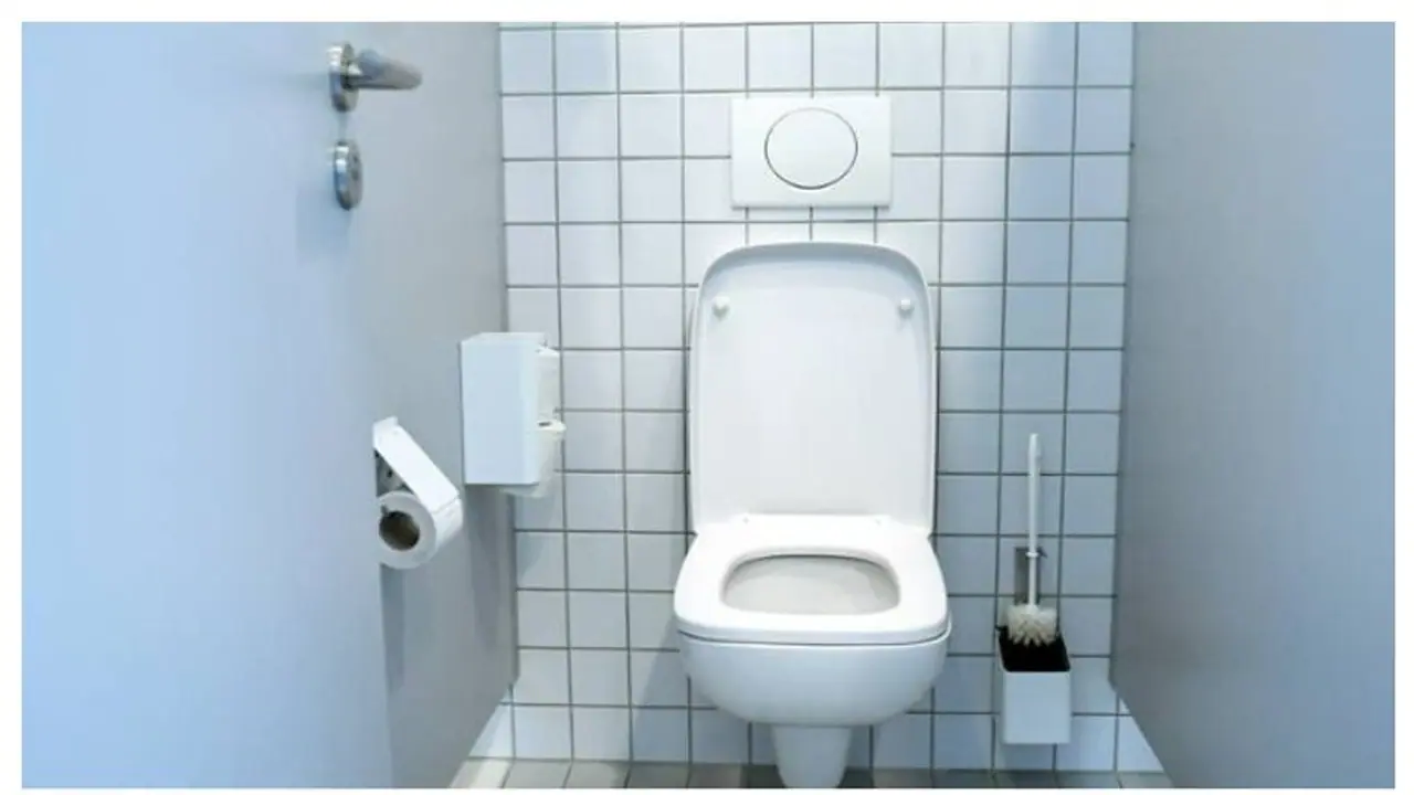 Corona: பொது கழிவறைகளில் ஒட்டியிருக்கும் கரோனா வைரஸ்...!! தர்ம பிரபு நீங்க இங்கேயும் வந்துட்டீங்களா...?