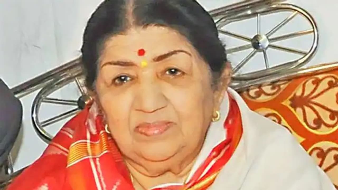 Lata Mangeshkar: একটানা তিন সপ্তাহ হাসপাতালে, করোনা মুক্ত হয়ে কেমন আছেন লতা মঙ্গেশকর Lata Mangeshkar: একটানা তিন সপ্তাহ হাসপাতালে, করোনা মুক্ত হয়ে কেমন আছেন লতা মঙ্গেশকর