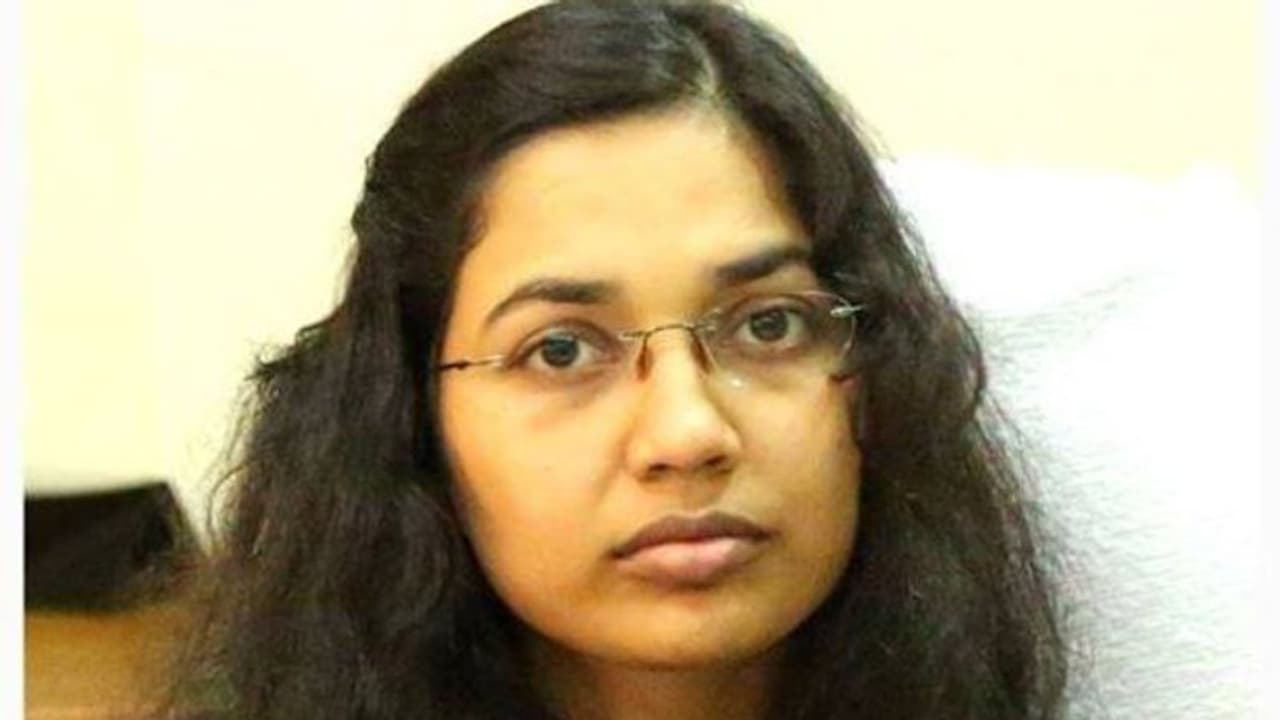 കാസർകോട് ജില്ലാ കളക്ടർ അവധിയിലേക്ക്; വ്യക്തിപരമായ കാരണമെന്ന് വിശദീകരണം