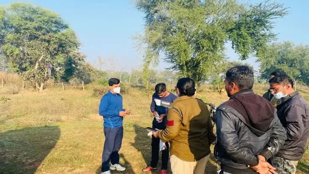 ज्वाइंट फैमिली में नहीं रहना चाहती थी पत्नी, रोज रोज के तू तू, मैं मैं से तंग आकर पति ने उठाया खौफनाक कदम ज्वाइंट फैमिली में नहीं रहना चाहती थी पत्नी, रोज रोज के तू तू, मैं मैं से तंग आकर पति ने उठाया खौफनाक कदम