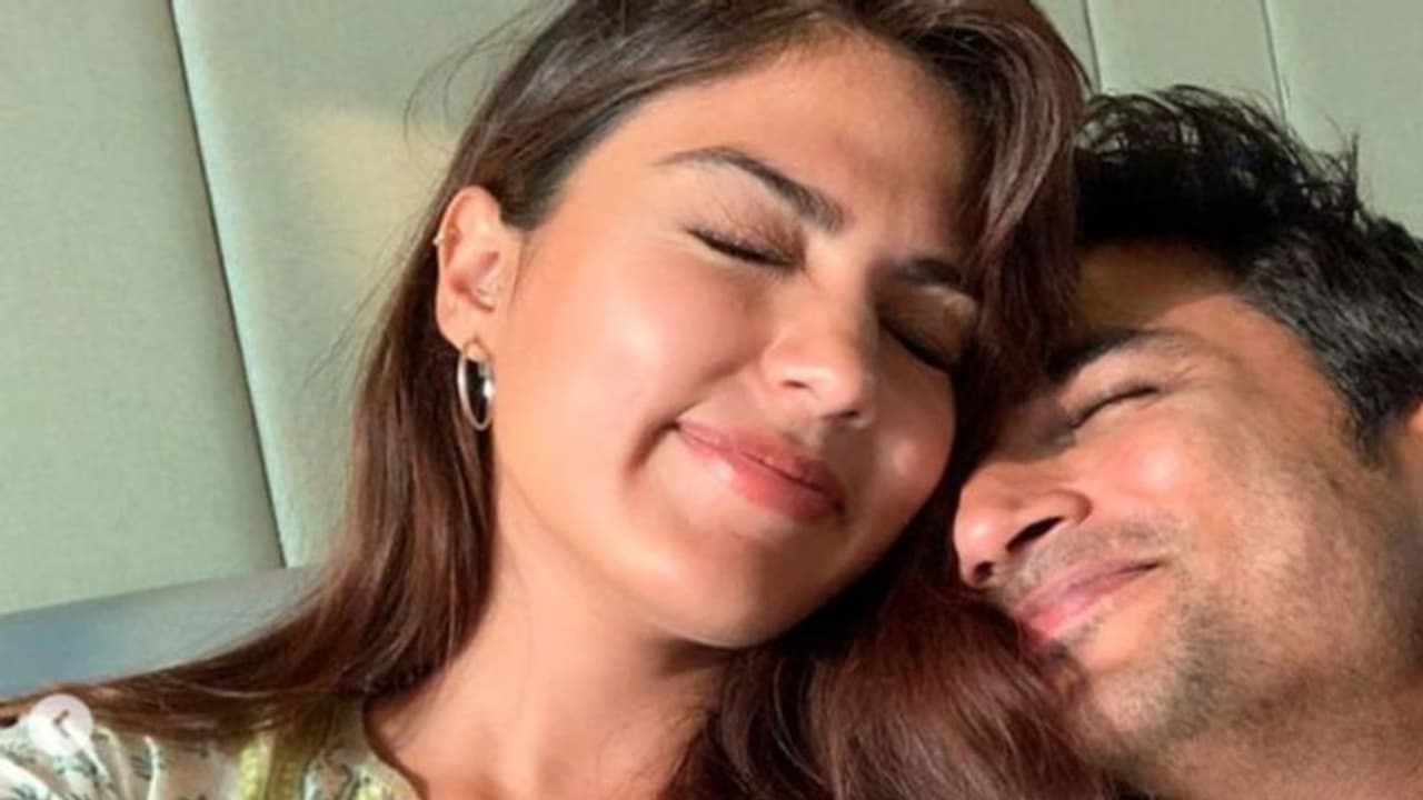 சுஷாந்தின் தீவிர போதை பழக்கத்திற்கு உடந்தையாக இருந்தது ரியா தான் போலீசார் பரபரப்பு குற்றச்சாட்டு சுஷாந்தின் தீவிர போதை பழக்கத்திற்கு உடந்தையாக இருந்தது ரியா தான் போலீசார் பரபரப்பு குற்றச்சாட்டு