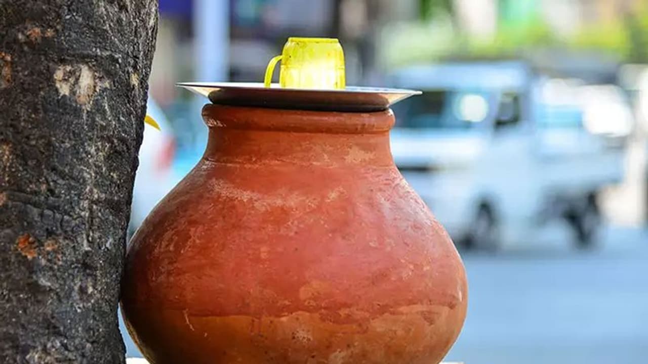 இந்த பாத்திரத்தில் தண்ணீரை சேமித்தால் உடலுக்கு நன்மை பெருகும்..!