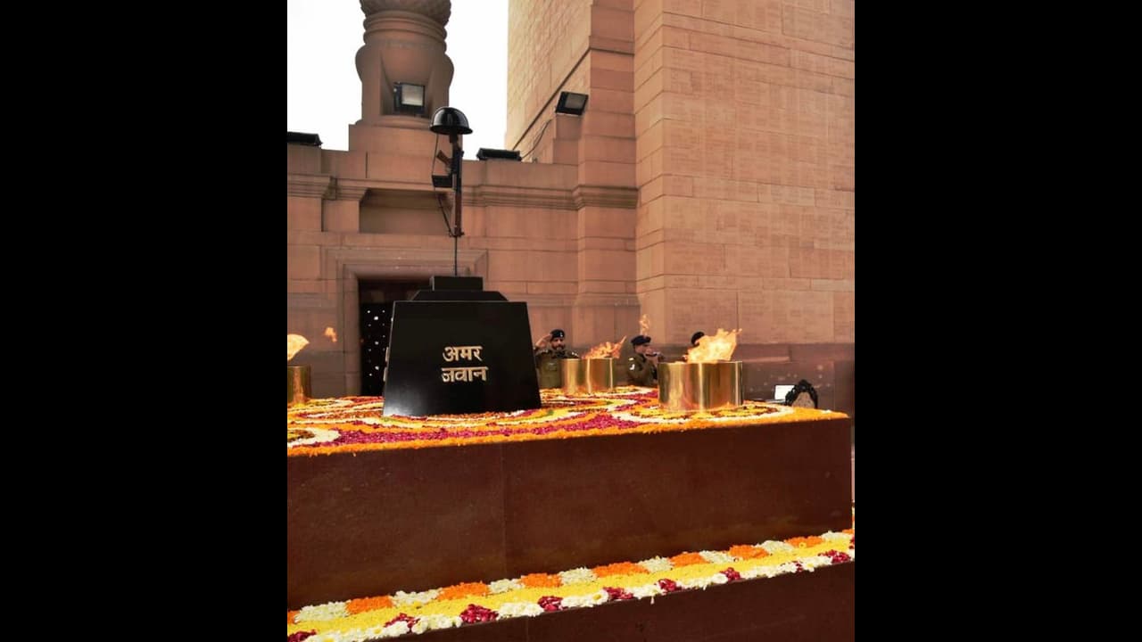 Fallen soldier's rifle and helmet shifted from India Gate to War Memorial Fallen soldier's rifle and helmet shifted from India Gate to War Memorial