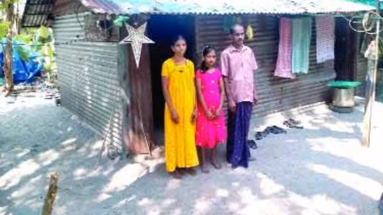 അനുവദിച്ച ഫണ്ട് കുറവ്, നാലു വര്ഷം കഴിഞ്ഞിട്ടും വീടു നിര്മാണം പൂര്ത്തികരിക്കാനാകാതെ നിർധന കുടുംബം അനുവദിച്ച ഫണ്ട് കുറവ്, നാലു വര്ഷം കഴിഞ്ഞിട്ടും വീടു നിര്മാണം പൂര്ത്തികരിക്കാനാകാതെ നിർധന കുടുംബം