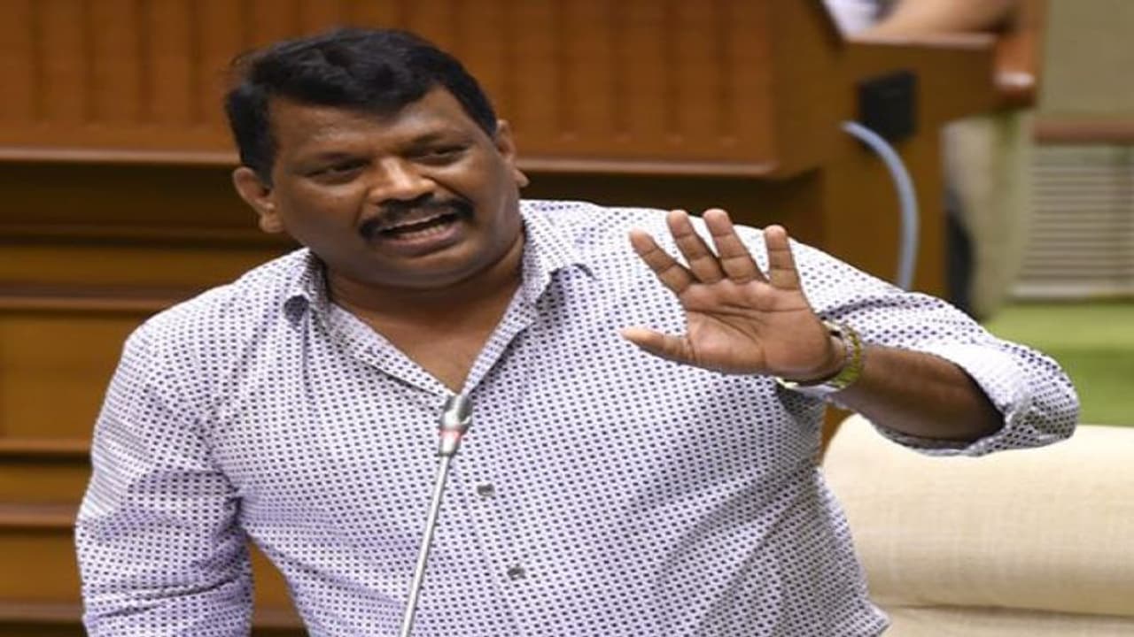 गोवा के सबसे अमीर विधायक ने भाजपा छोड़ी, सिर्फ 11 हजार 136 वोट पाकर जीते थे चुनाव, जानिए किसका थामा दामन