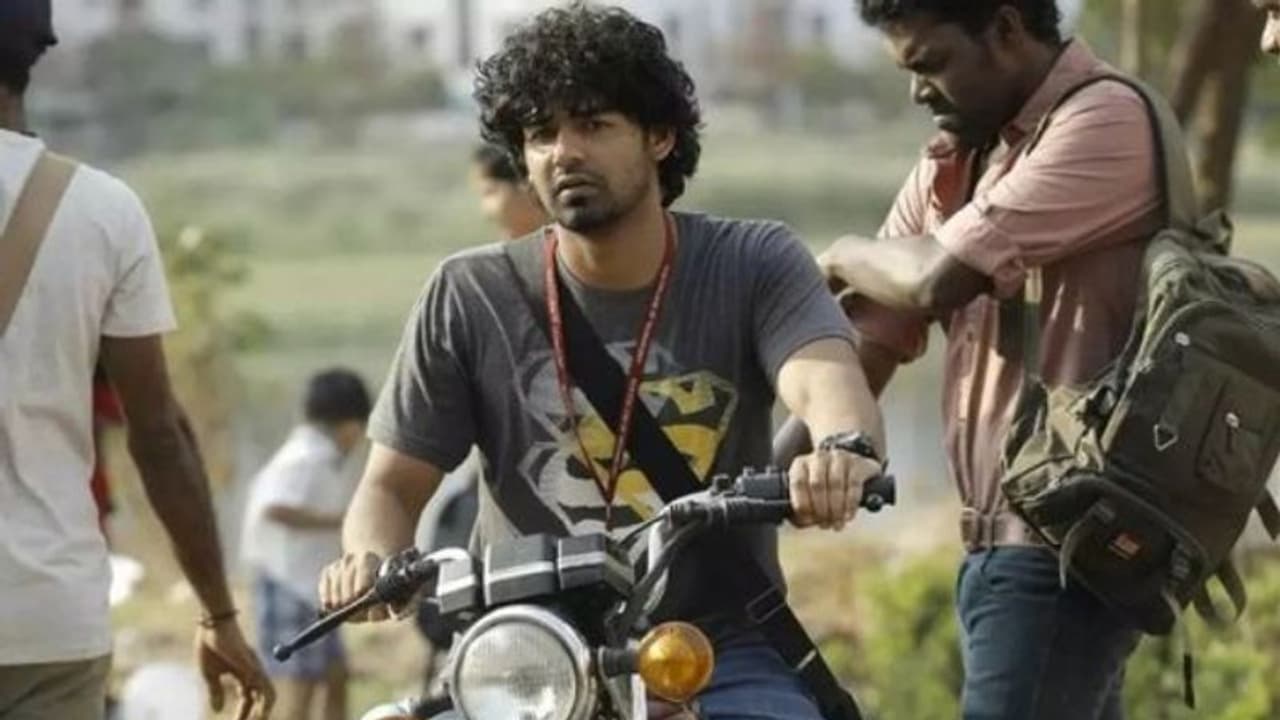 Hridayam Review : ഉള്ളു തൊടുന്ന 'ഹൃദയം', പ്രണവ് എന്ന പെര്ഫോമര്: റിവ്യൂ Hridayam Review : ഉള്ളു തൊടുന്ന 'ഹൃദയം', പ്രണവ് എന്ന പെര്ഫോമര്: റിവ്യൂ