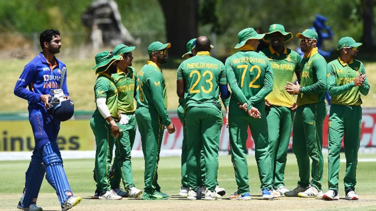 India vs South Africa: 2வது ஒருநாள் போட்டியிலும் இந்தியவை வீழ்த்தி தொடரை வென்றது தென்னாப்பிரிக்கா India vs South Africa: 2வது ஒருநாள் போட்டியிலும் இந்தியவை வீழ்த்தி தொடரை வென்றது தென்னாப்பிரிக்கா