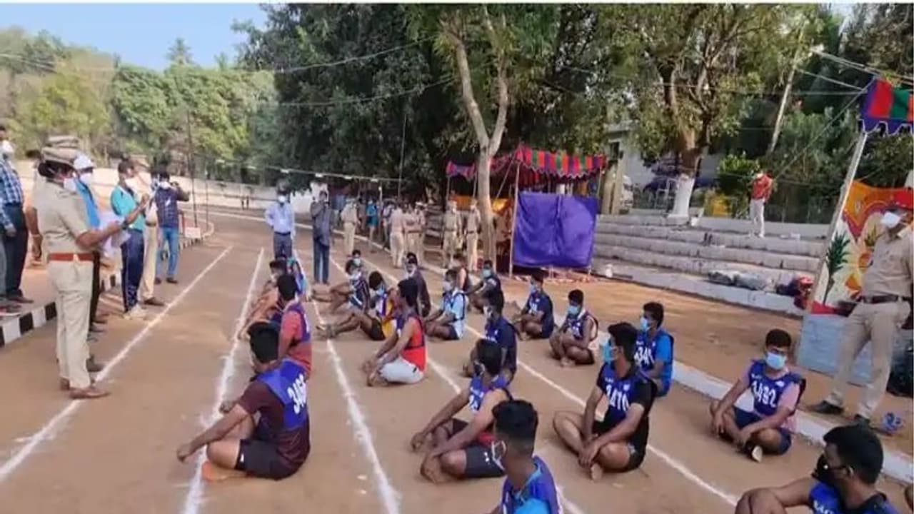 காவல்துறை தகுதித் தேர்வு..கொரோனா பாதித்தவர்களுக்கு மாற்று தேதி அறிவிப்பு.. காவல்துறை தகுதித் தேர்வு..கொரோனா பாதித்தவர்களுக்கு மாற்று தேதி அறிவிப்பு..