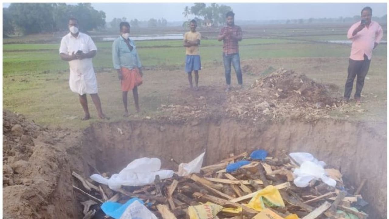 Bird Flu : പക്ഷിപ്പനി; 6920 താറാവുകളെ കൊന്നു കര്ഷകന് വന് നഷ്ടം Bird Flu : പക്ഷിപ്പനി; 6920 താറാവുകളെ കൊന്നു കര്ഷകന് വന് നഷ്ടം