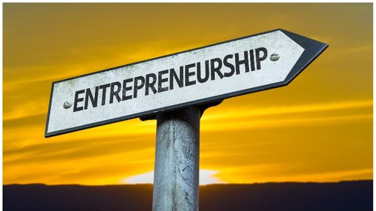 Entrepreneurship : സംരംഭക വർഷം പദ്ധതിയുടെ ഭാഗമായി ഒരു ലക്ഷം സംരംഭങ്ങൾ; പ്രവാസികൾക്ക് പ്രത്യേക വായ്പ Entrepreneurship : സംരംഭക വർഷം പദ്ധതിയുടെ ഭാഗമായി ഒരു ലക്ഷം സംരംഭങ്ങൾ; പ്രവാസികൾക്ക് പ്രത്യേക വായ്പ