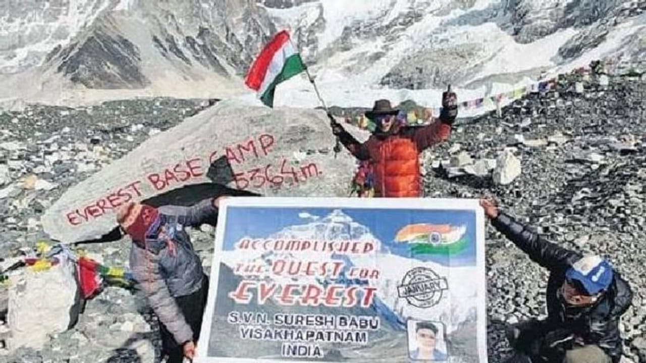 വേഗതയെന്നു വച്ചാല് എന്തൊരു വേഗത, വെറും നാലുദിവസം കൊണ്ട് എവറസ്റ്റ് ബേസ് ക്യാമ്പിലെത്തി യുവാവ്... വേഗതയെന്നു വച്ചാല് എന്തൊരു വേഗത, വെറും നാലുദിവസം കൊണ്ട് എവറസ്റ്റ് ബേസ് ക്യാമ്പിലെത്തി യുവാവ്...