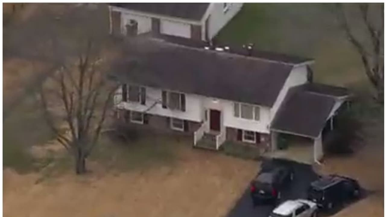 ఇంట్లో 125 పాములు.. విగతజీవిగా ఇంటి యజమాని.. అసలేం జరిగిందంటే..? ఇంట్లో 125 పాములు.. విగతజీవిగా ఇంటి యజమాని.. అసలేం జరిగిందంటే..?