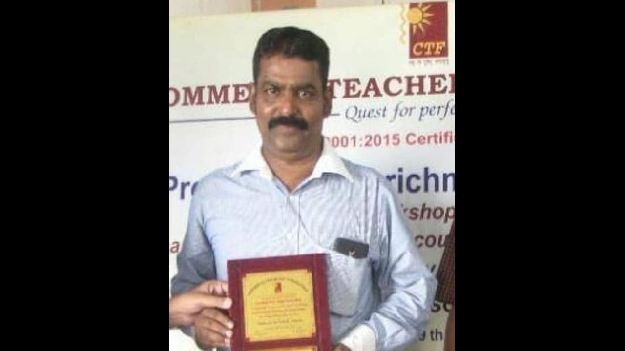 மாணவிகளுக்கு பாலியல் தொல்லை வழக்கு.. ஆசிரியர் ராஜகோபாலனின் குண்டர் சட்டம் ரத்து உயர்நீதிமன்றம் மாணவிகளுக்கு பாலியல் தொல்லை வழக்கு.. ஆசிரியர் ராஜகோபாலனின் குண்டர் சட்டம் ரத்து உயர்நீதிமன்றம்