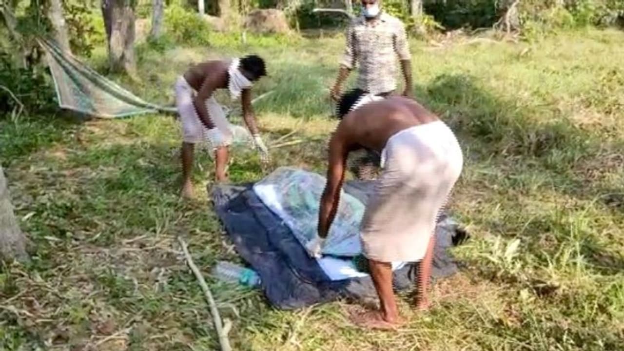 ആലപ്പുഴയിൽ ഒക്ടോബറിൽ കാണാതായ യുവാവിന്റെ മൃതദേഹം ചതുപ്പിൽ കണ്ടെത്തി ആലപ്പുഴയിൽ ഒക്ടോബറിൽ കാണാതായ യുവാവിന്റെ മൃതദേഹം ചതുപ്പിൽ കണ്ടെത്തി