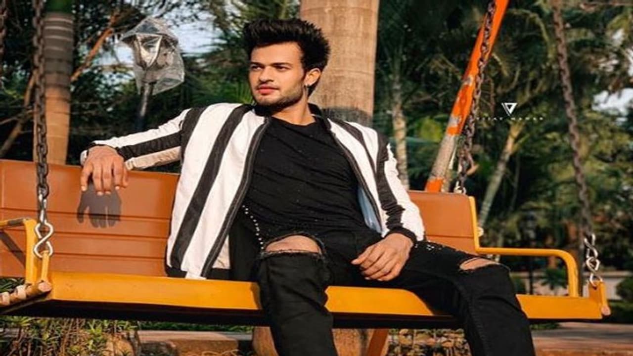 कौन हैं Shadan Farooqui, जिस पर लगा है रेप और जबरन अबॉर्शन कराने का आरोप कौन हैं Shadan Farooqui, जिस पर लगा है रेप और जबरन अबॉर्शन कराने का आरोप