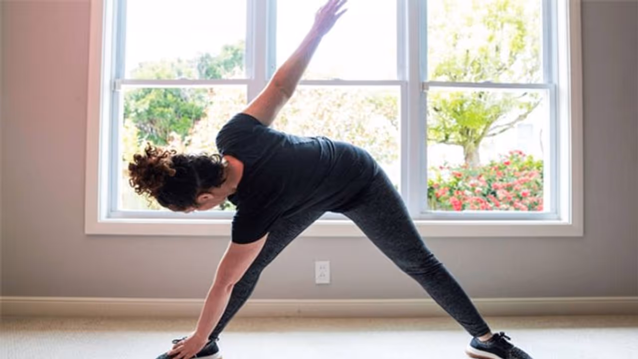 Fitness Tips: कोरोना में जिम बंद होने से बिगड़ गई सेहत, नहीं चलेंगे ये बहाने, घर पर शुरू कीजिए ये एक्सरसाइज Fitness Tips: कोरोना में जिम बंद होने से बिगड़ गई सेहत, नहीं चलेंगे ये बहाने, घर पर शुरू कीजिए ये एक्सरसाइज