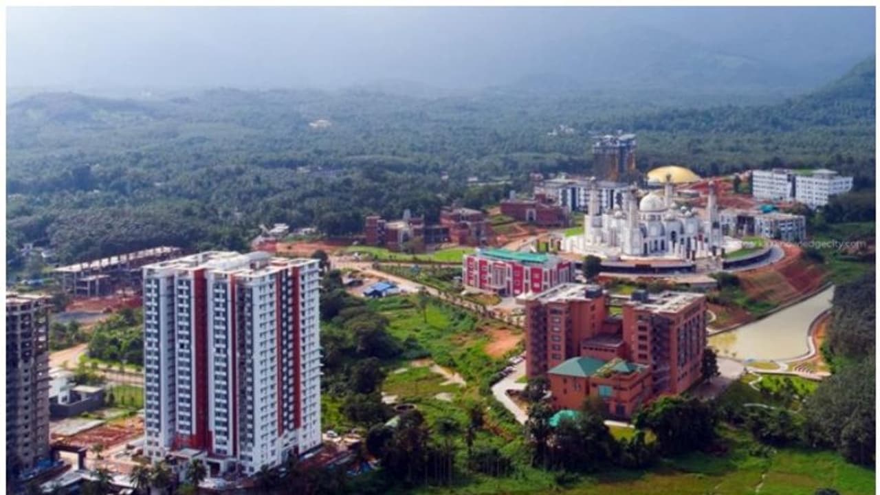 നോളജ് സിറ്റി; എത്ര കെട്ടിടങ്ങളെന്ന് പോലും കണക്കില്ല, വിശദമായ പരിശോധനക്ക് കോടഞ്ചേരി പഞ്ചായത്ത് നോളജ് സിറ്റി; എത്ര കെട്ടിടങ്ങളെന്ന് പോലും കണക്കില്ല, വിശദമായ പരിശോധനക്ക് കോടഞ്ചേരി പഞ്ചായത്ത്