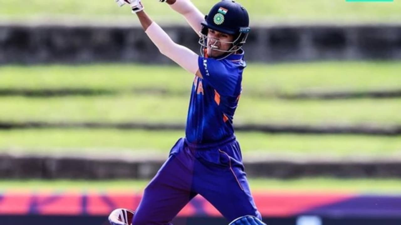 ஷிகர் தவானின் 18 ஆண்டுகால ரெக்கார்டை தகர்த்த இந்திய அண்டர் 19 வீரர் ராஜ் பவா..! தரமான சம்பவம்