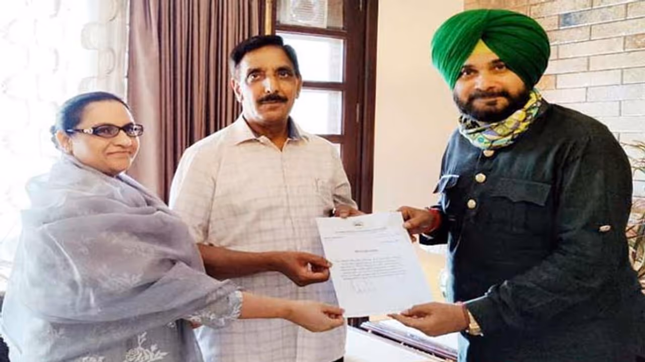 Ex DGP मुस्तफा के विवादित बयान पर कांग्रेस में अंदरखाने बवाल, सिद्धू भी बैकफुट पर, बोले न हिंदू न मुसलमान...