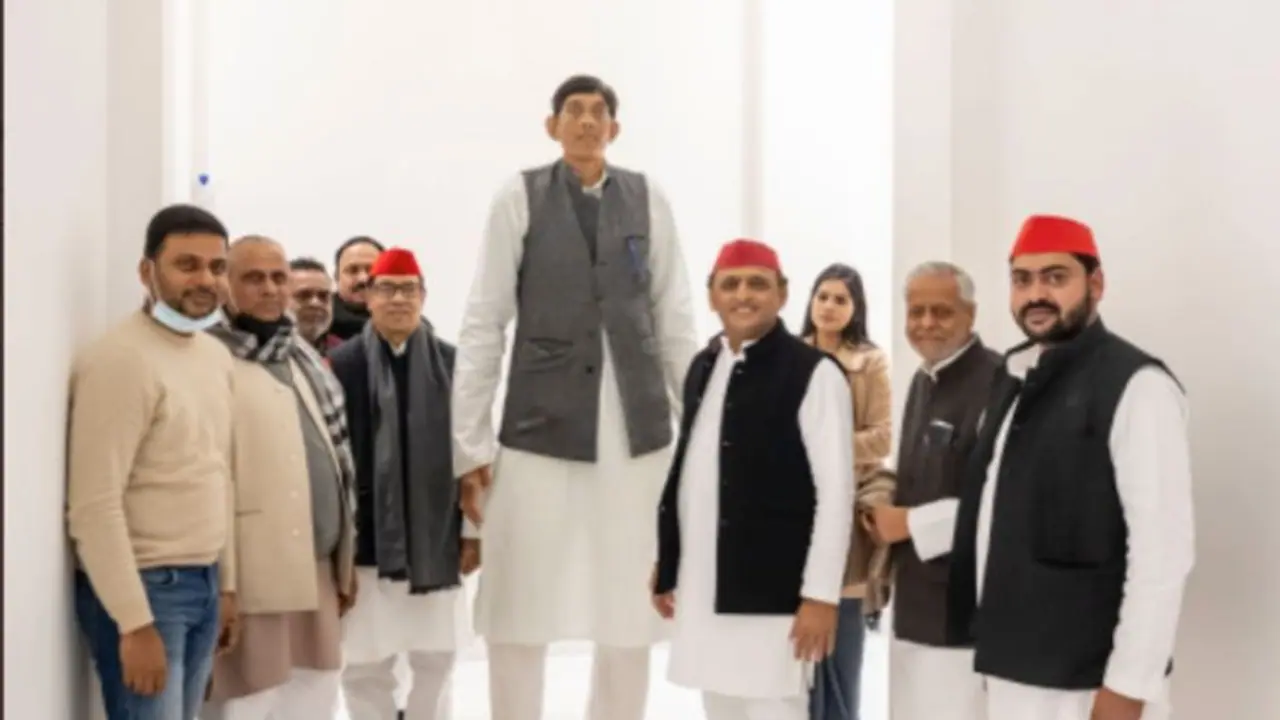 UP Election 2022: Dharmendra Pratap Singh, India's 'tallest man', joins Samajwadi Party