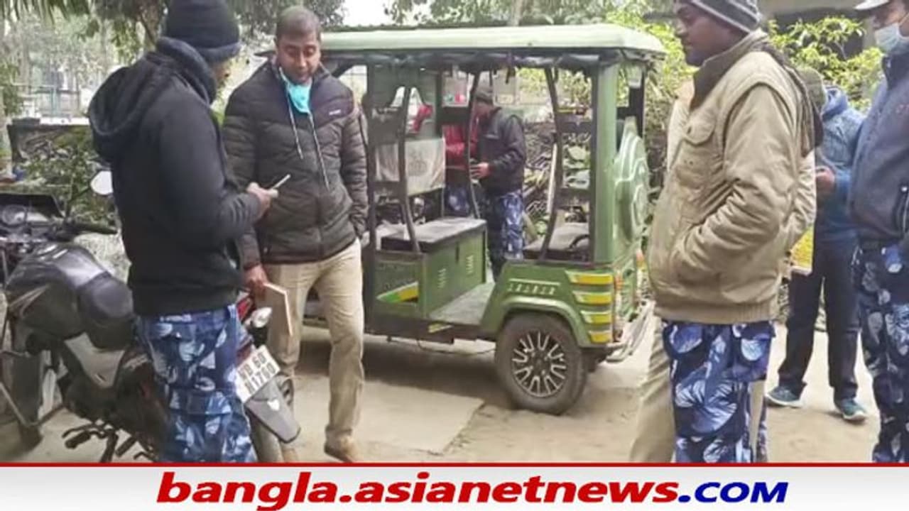 Hemtabad Parcel Blast : হেমতাবাদে পার্সেল বিস্ফোরণ কাণ্ডে নতুন মোড়, আটক এক সন্দেহভাজন টোটো চালক Hemtabad Parcel Blast : হেমতাবাদে পার্সেল বিস্ফোরণ কাণ্ডে নতুন মোড়, আটক এক সন্দেহভাজন টোটো চালক