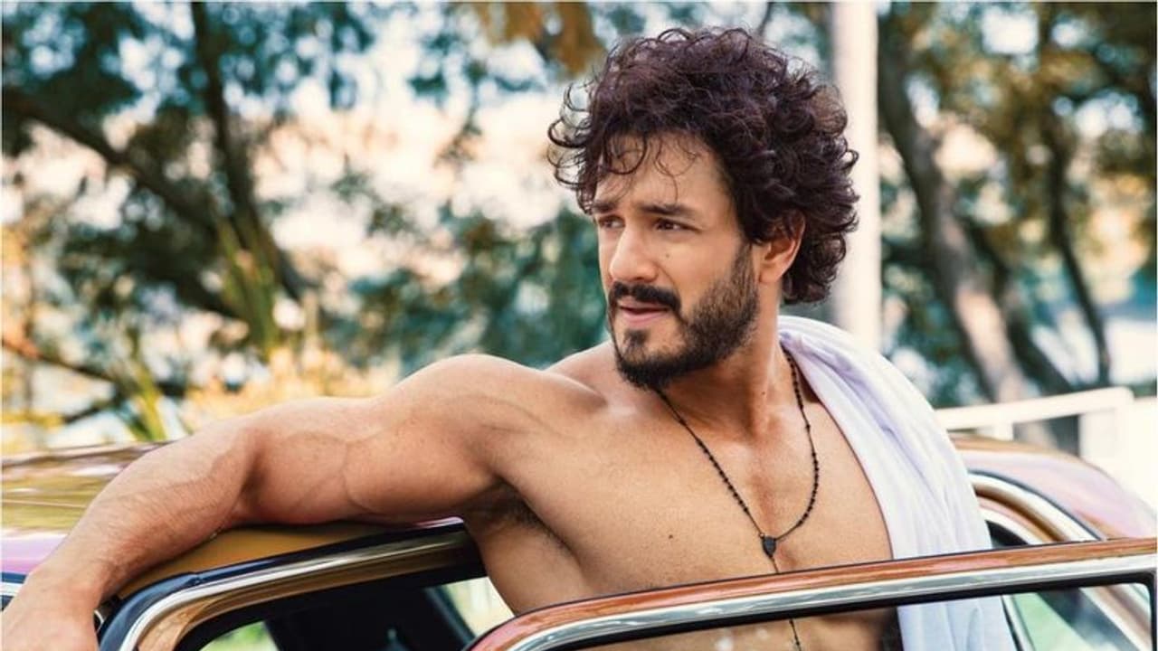 Akhil Agent:'ఏజెంట్'.... కమల్ చేసిన ఆ చిత్రం కథలాంటిదే? ట్విస్ట్ అదే Akhil Agent:'ఏజెంట్'.... కమల్ చేసిన ఆ చిత్రం కథలాంటిదే? ట్విస్ట్ అదే