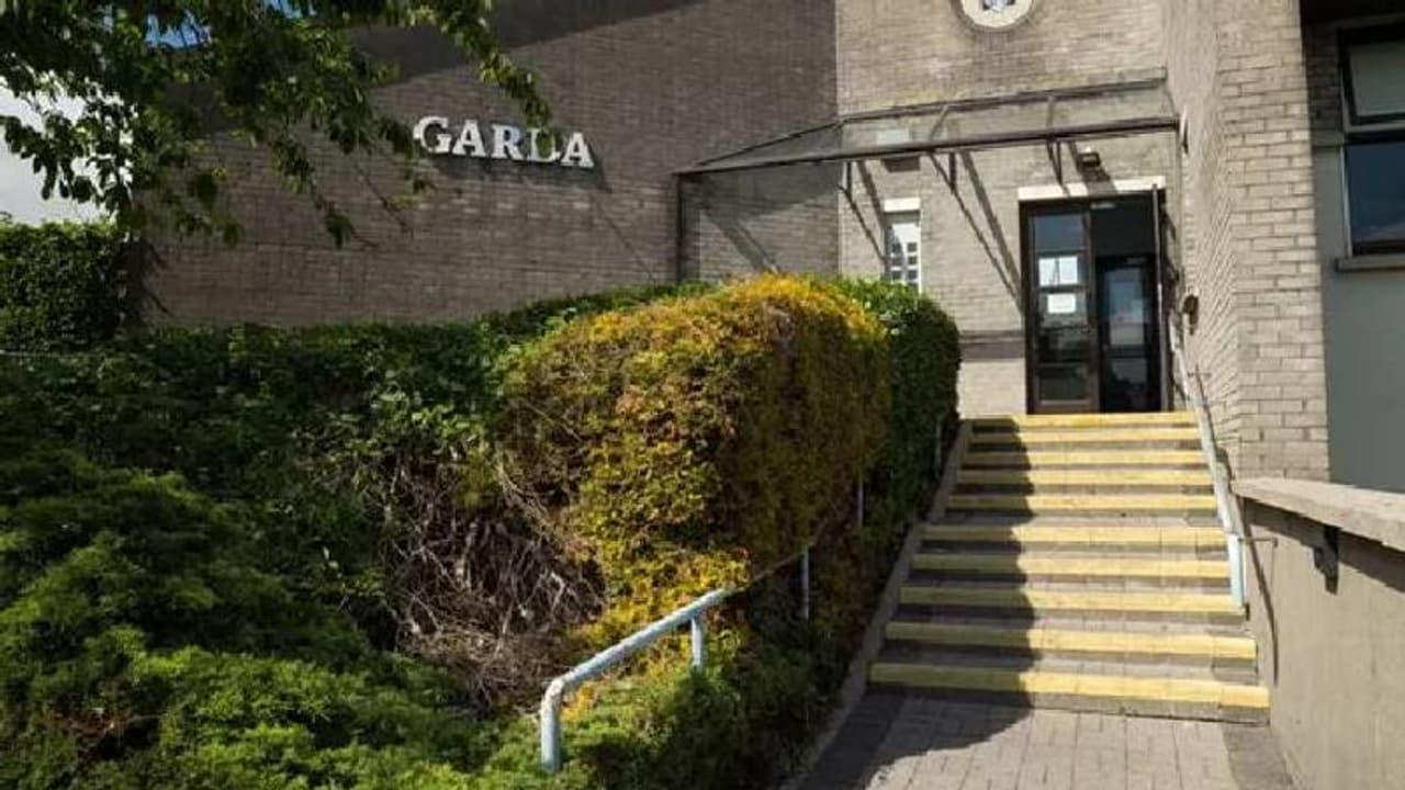 മൃതദേഹവുമായി പെൻഷൻ വാങ്ങാൻ യുവാക്കൾ പോസ്റ്റോഫീസിൽ, തിരിച്ചറിഞ്ഞപ്പോൾ ഓടിരക്ഷപ്പെട്ടു