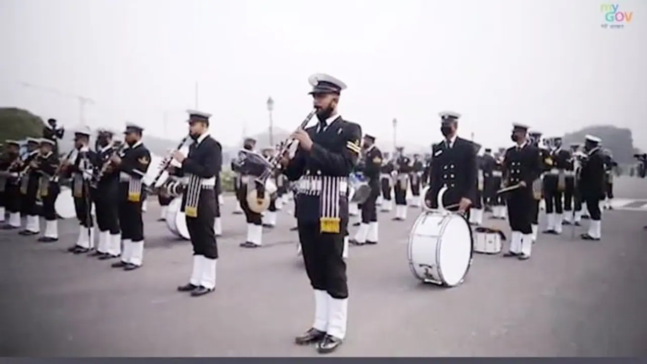 मोनिका! ओ माई डार्लिंग... इस गीत की धुन पर गणतंत्र दिवस की परेड रिहर्सल के दौरान नेवी जवानों ने किया वार्म अप मोनिका! ओ माई डार्लिंग... इस गीत की धुन पर गणतंत्र दिवस की परेड रिहर्सल के दौरान नेवी जवानों ने किया वार्म अप